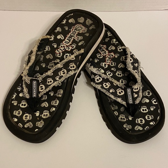 Skechers Black and White Skull Sandals - Picture 1 of 9